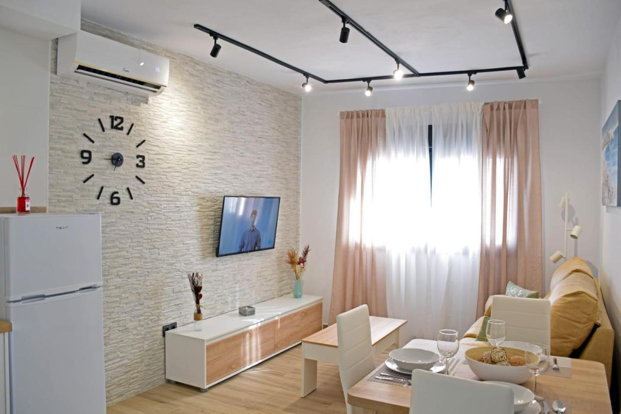 Alojamientos Lola, Suite Con Jacuzzi Беналуп Касас Виехас Екстериор снимка